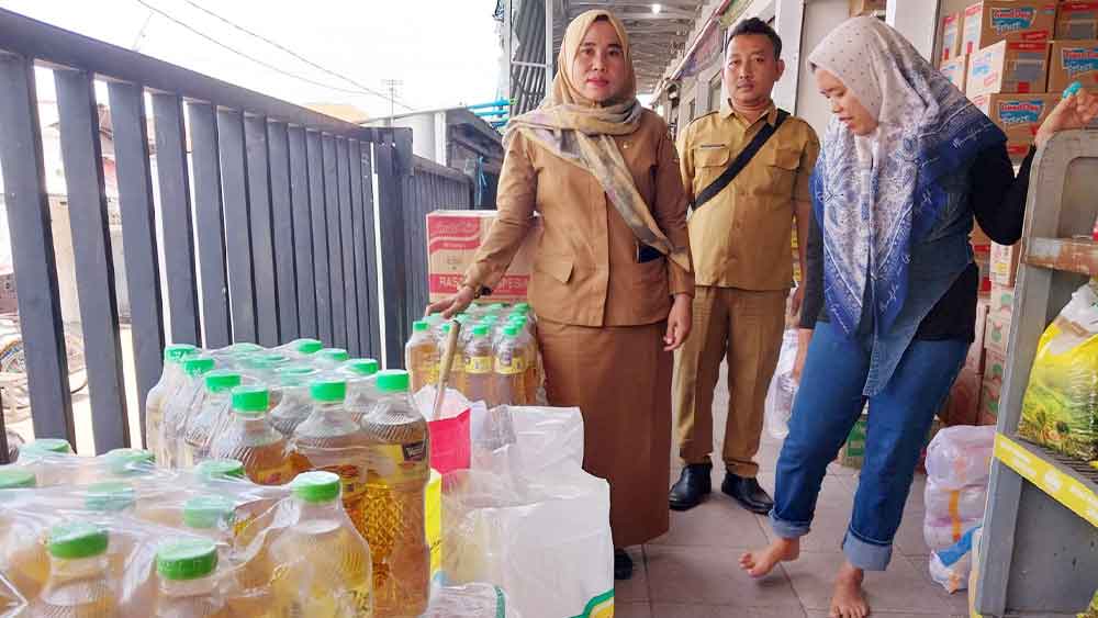 Jelang Ramadan Stok Minyak Goreng di Pasar Pasalaran Cirebon Aman