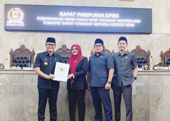 Paripurna Terakhir, Pj Bupati Cirebon Pamit, Titip Kelanjutan Pembahasan Raperda KTR dan Adminduk