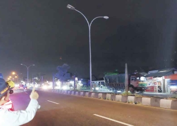 Jelang Mudik, Jalur Pantura Cirebon Dipenuhi Lubang dan Ratusan PJU Mati