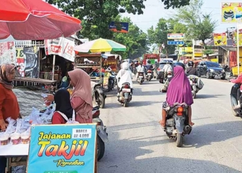 Penjual Takjil di Cirebon Raup Berkah di Bulan Ramadan, Sehari Terjual 250 Cup