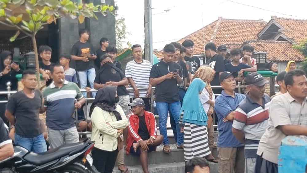 Warga Tuntut Kuwu Jungjang Wetan Mundur