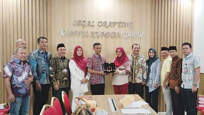 Selaraskan Naskah Akademik Raperda, DPRD Kabupaten Cirebon Sambangi Kanwil Kemenkum Jabar