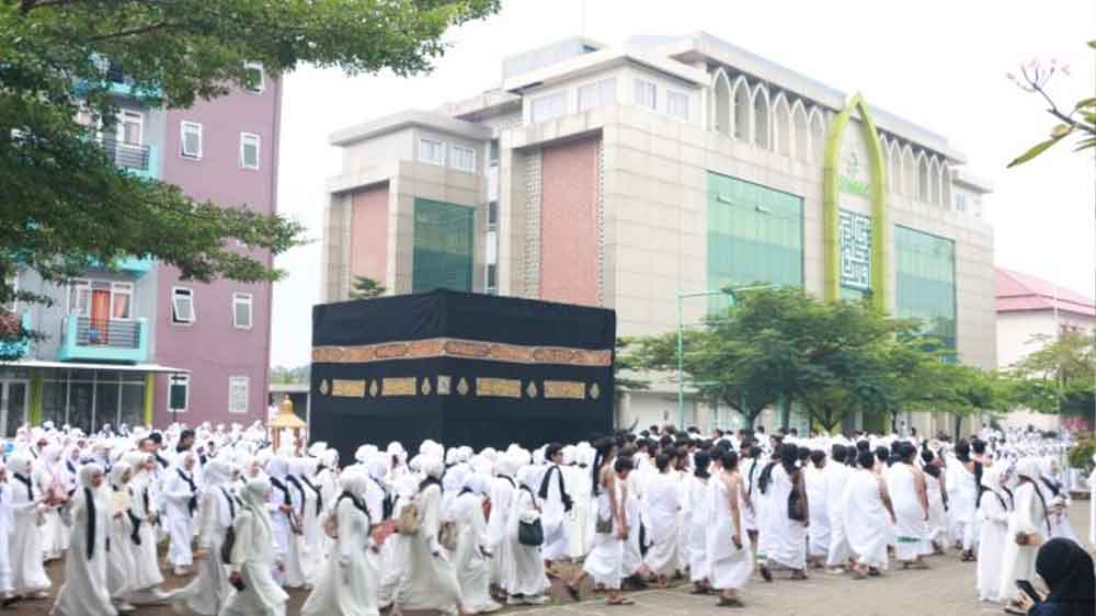 3000 Mahasiswa UIN Siber Cirebon Ikuti Manasik Haji dan Umroh 2025
