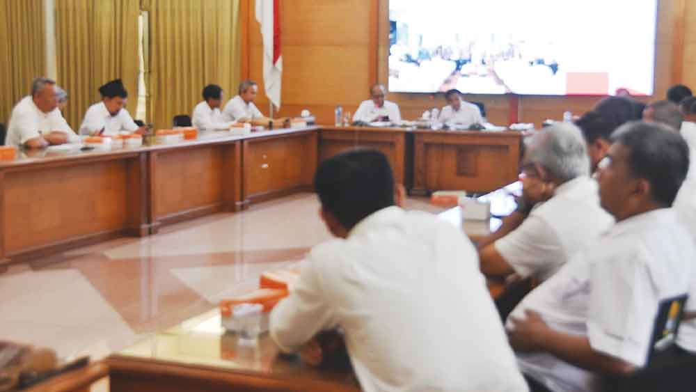 Wabup Cirebon Minta Camat Tindaklanjuti Visi Misi Bupati, Tekankan Penyelesaian Sampah dan Administrasi Desa