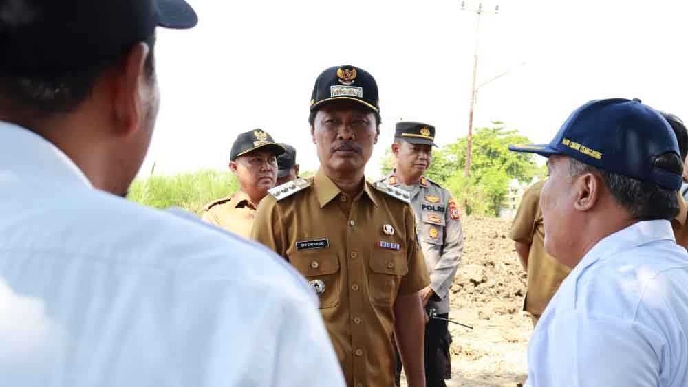 Wali Kota Cirebon Effendi Edo Tinjau Normalisasi Sungai Cikalong