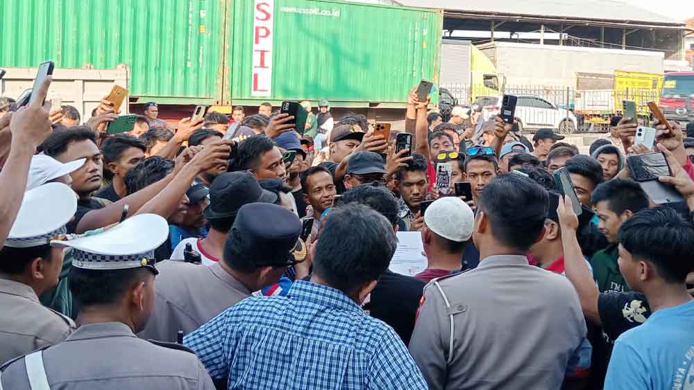 Ratusan Sopir Truk di Cirebon Demo, Desak Peraturan ODOL Dicabut