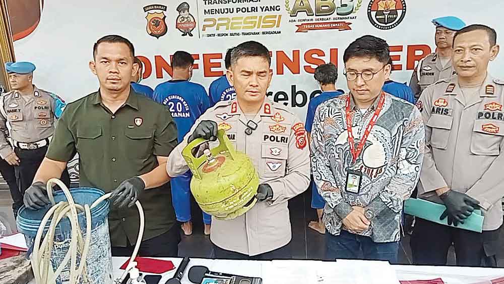Pengoplos Gas Elpiji di Cirebon Dibekuk Polisi, Modus Pindahkan Isi Gas Subsidi ke Tabung Nonsubsidi