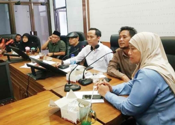 Warga Desa Ambulu Ngadu ke DPRD Kabupaten Cirebon Soal Banjir Rob