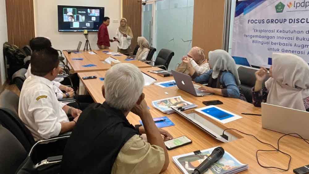 Tim Periset UIN Siber Cirebon Bahas Inovasi Buku Cerita Bergambar Bilingual Berbasis AR untuk Generasi Alpha