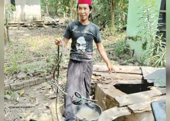 Berada di Atas Permukiman Kampung Kalilunyu Argasunya, Limbah TPA Kopi Luhur Cirebon Cemari Sumur Warga