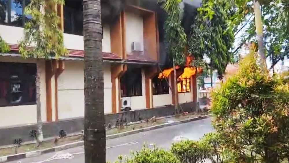 Demo Anarkis, Dibakar dan Dijarah, Arsip DPRD Kabupaten Cirebon Aman