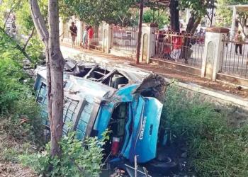 Kecelakaan di Cirebon, Diseruduk Truk Boks, Mobil Elf Masuk Sungai