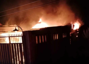 Tempat Vulkanisir Ban dan Gudang Kayu di Astanajapura Cirebon Terbakar