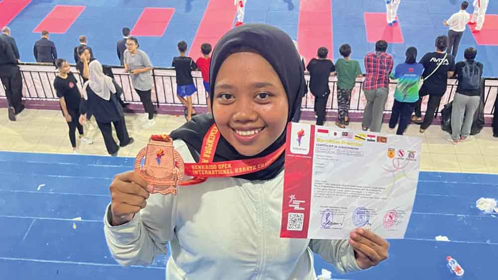 Mahasiswi UIN Siber Cirebon Raih Emas dan Perunggu di Kejuaraan Karate Internasional