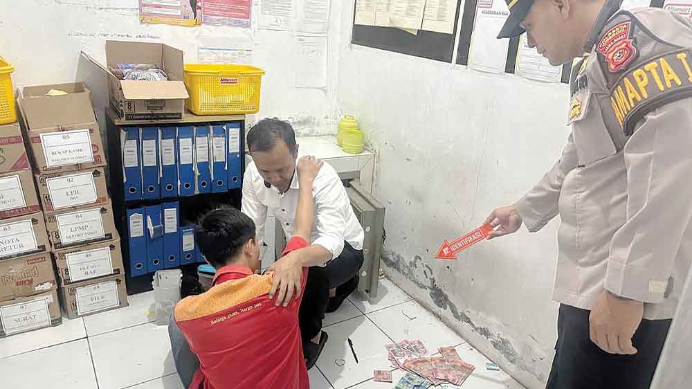 Terdesak Cicilan Motor, SD Todong Karyawan Minimarket di Sumber Cirebon