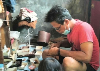 Perajin Tasbih Kayu Nagasari Bertahan Meski Pasokan Bahan Baku Minim dan Mahal