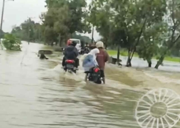 Banjir di Cirebon, Musiman Tanpa Solusi, Aktivitas Ruas Jalan Bunder-Ujunggebang Susukan Nyaris Lumpuh